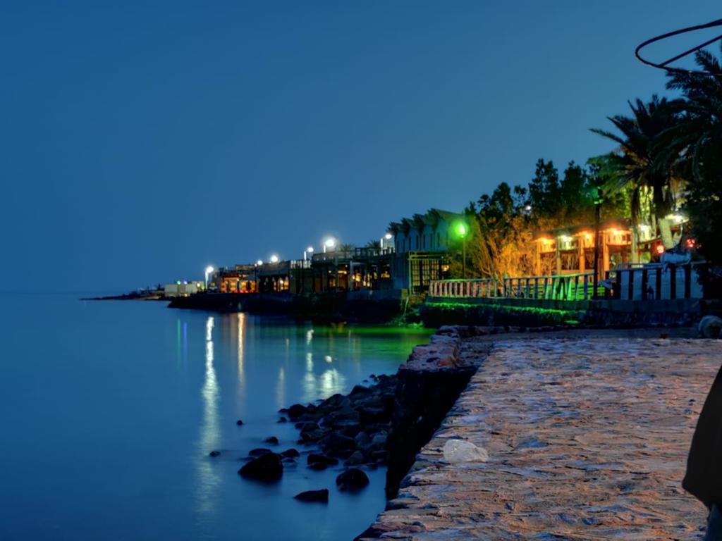  Hotels