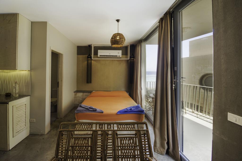  Apartments