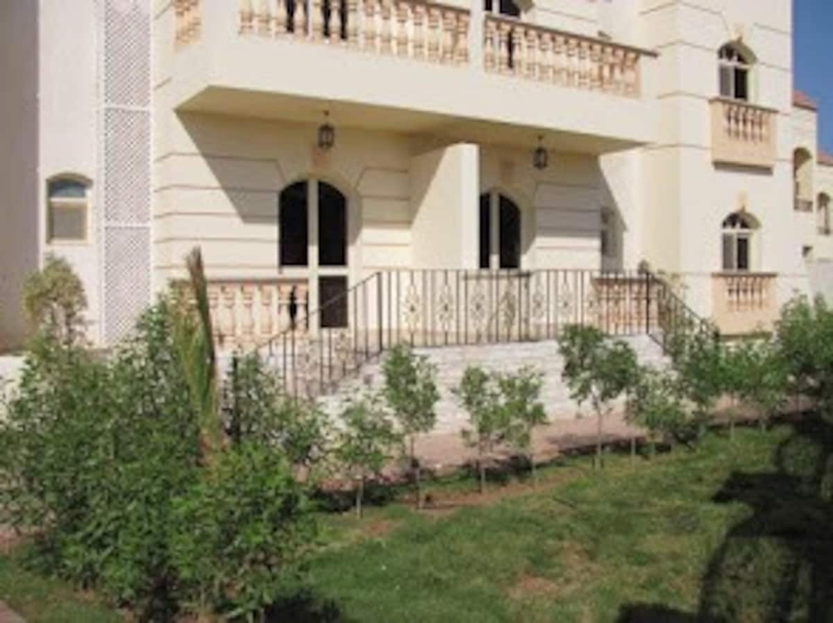  Apartments