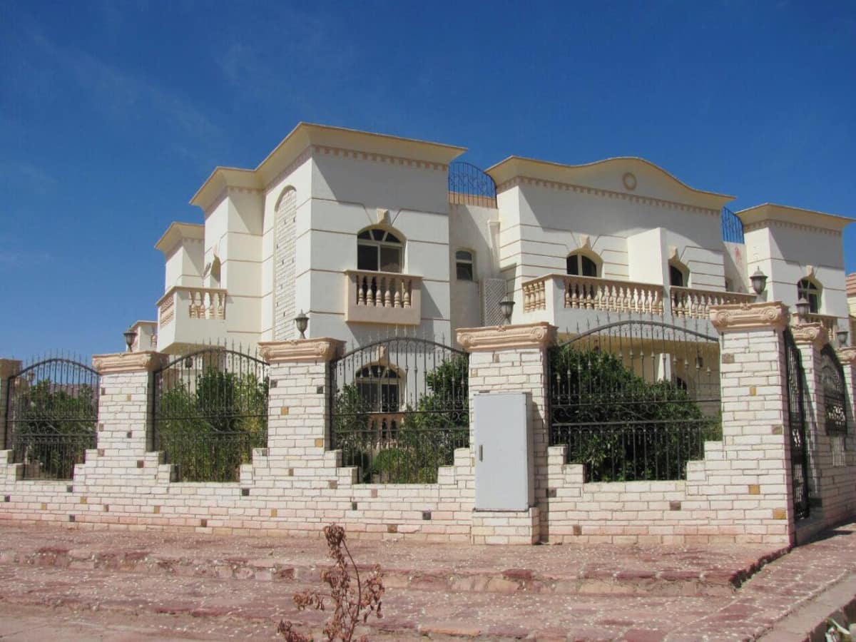  Apartments